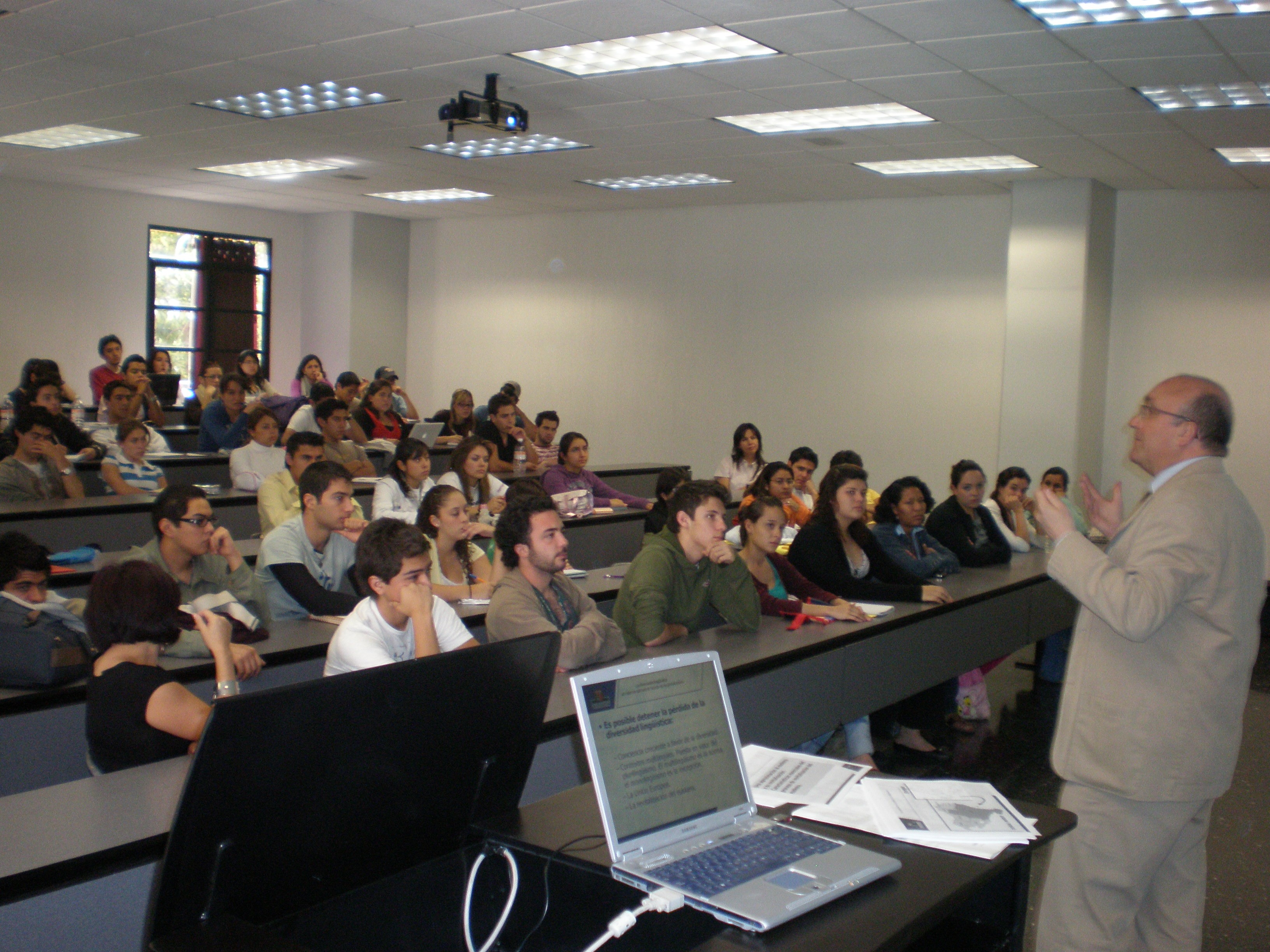 Momento de la charla de Patxi Baztarrika a los alumnos del Tecnológico de Monterrey